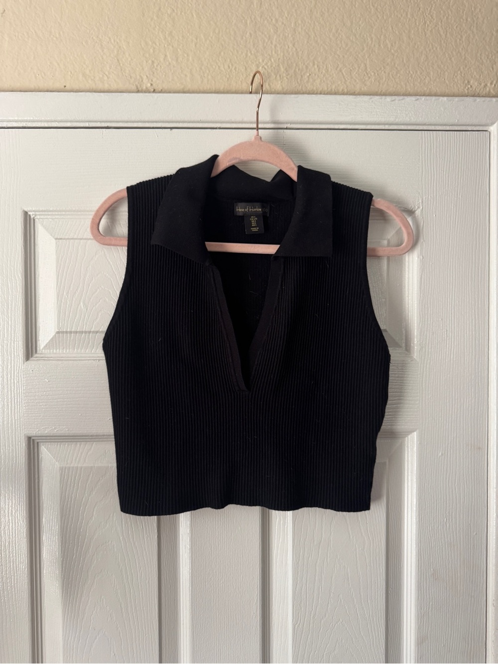 House of Harlow 1960 Black Cropped Ribbed Sleeveless V-Collar Tank, XL